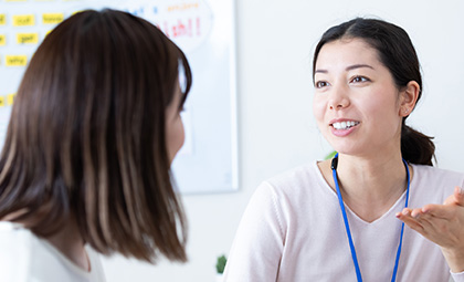 アデュールの日本人講師を通じて国際人としての見識を身に付ける